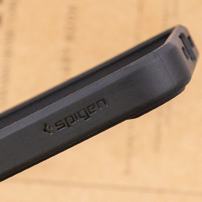 Чохол Spigen Ultra Hybrid Mag для Apple iPhone 13